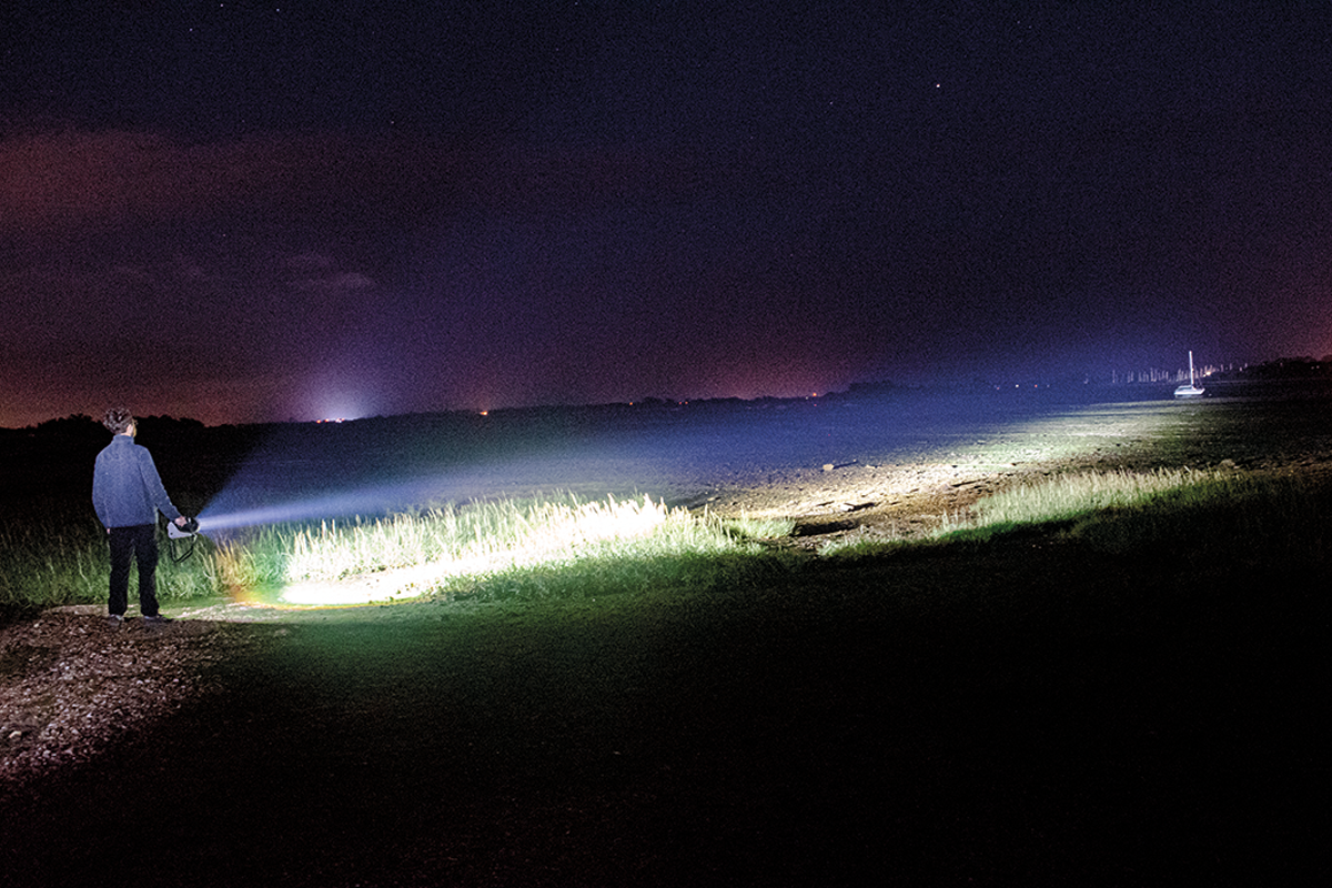 ProStar Lite | 10000 Lumen | Wiederaufladbarer Suchscheinwerfer