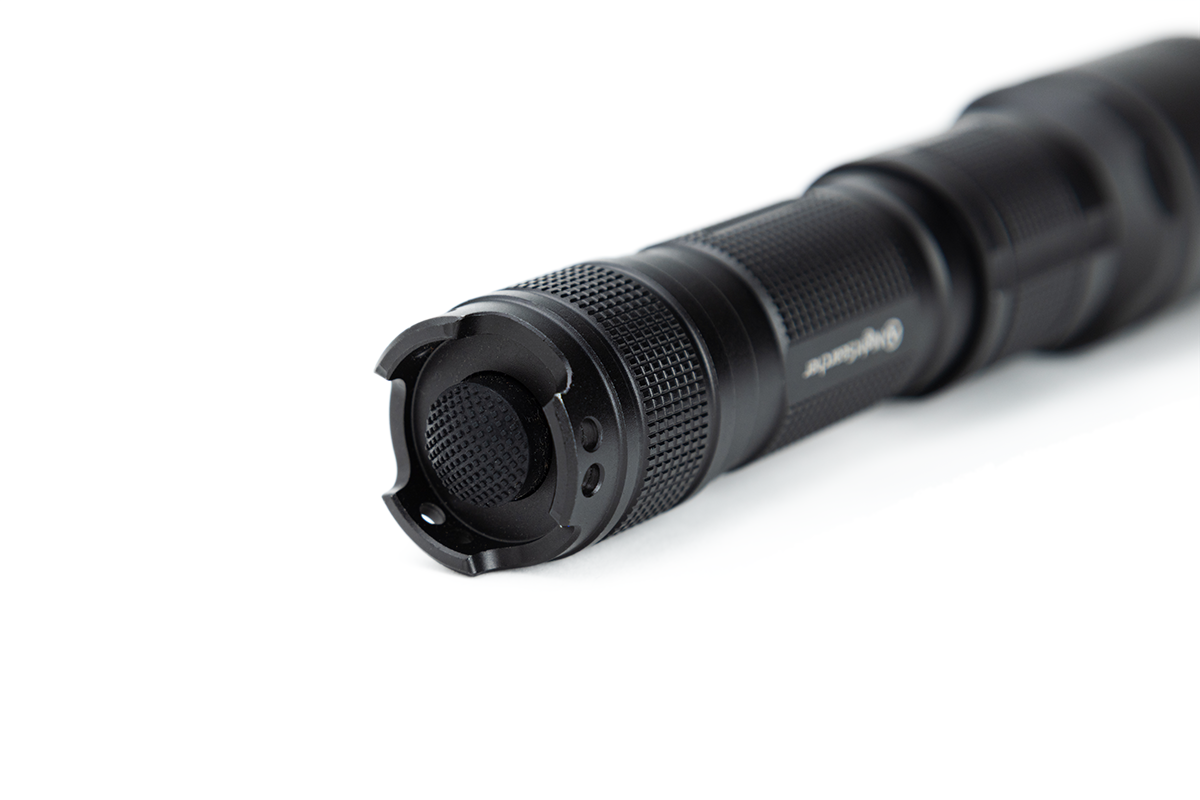 Tracker 1000 Zoom | 1000 Lumen einstellbarer Zoom-Spot- bis Flutlichtstrahl, wiederaufladbare Taschenlampe