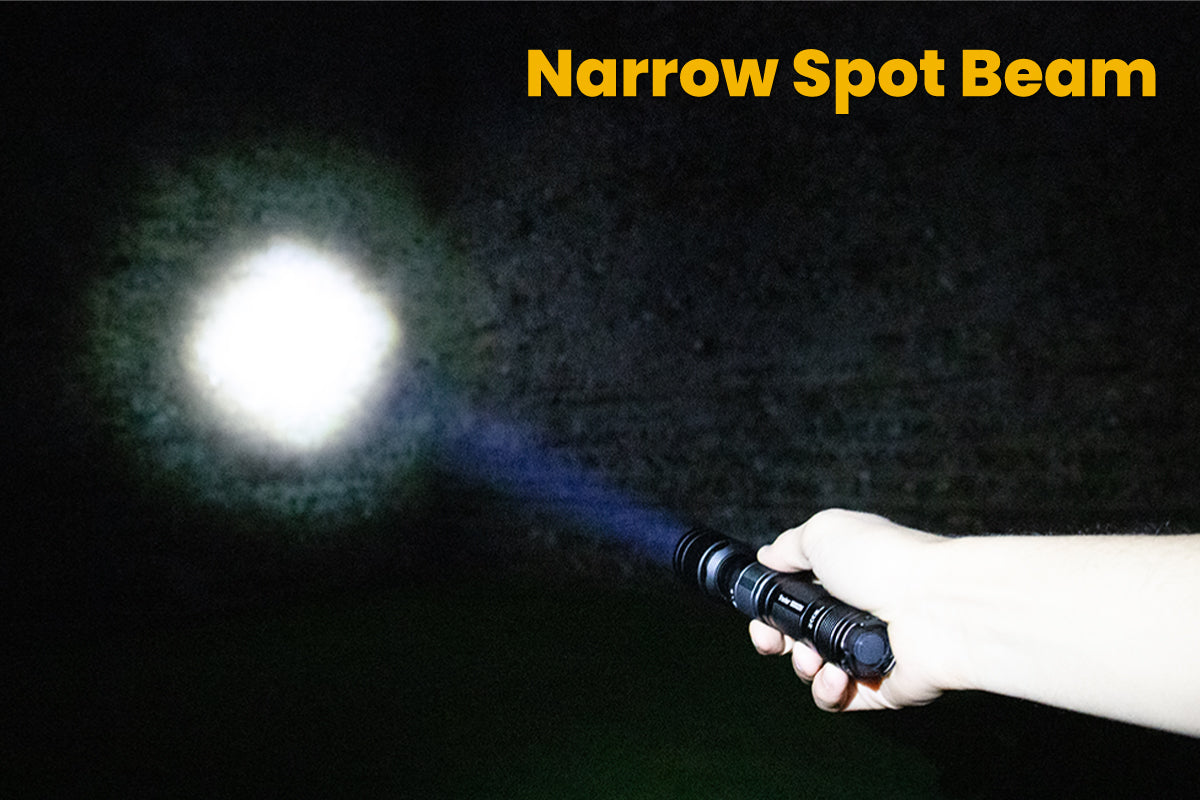 Tracker 1000 Zoom | 1000 Lumen einstellbarer Zoom-Spot- bis Flutlichtstrahl, wiederaufladbare Taschenlampe